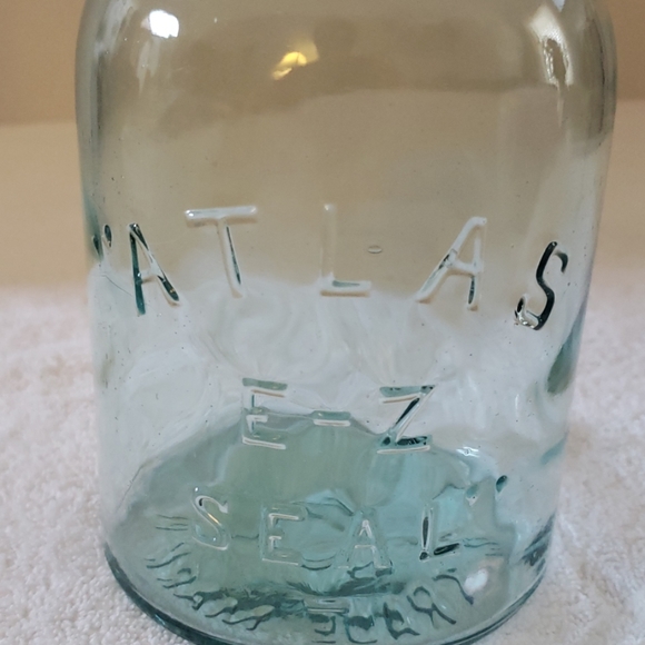 Blue glass jar - Picture 2 of 3